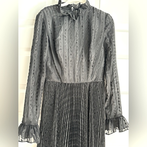 Mac Duggal Embroidered Long Sleeve Ruffle Dress-‎ NWT - Picture 5 of 8